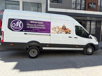 Ford Transit yüksek tavan panelvan kurumsal logo ve reklam kaplama.