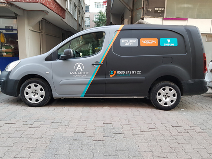 Tam kaplama ticari araç reklam giydirme uygulaması