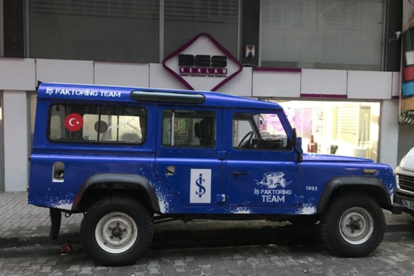 arac reklam giydirme jeep