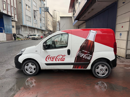 İstanbul araç reklam kaplama Coca Cola araç giydirme projesi profesyonel uygulama