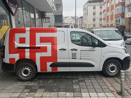 Fiat Doblo araç giydirme İstanbul ticari araç reklam kaplama hizmeti
