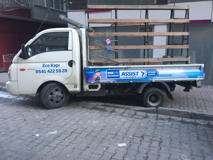 Şehir içi nakliye araçları için ekonomik araç giydirme ve reklam çözümleri.