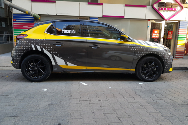 opel corsa özel tasarım araç giydirme