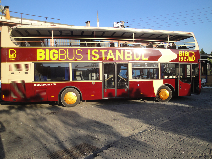 İstanbul’da yapılan kurumsal otobüs giydirme uygulaması – BigBus turizm aracı reklam kaplama çalışması